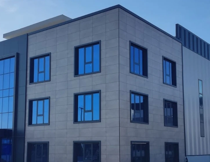 Alüminyum Kapı ve Pencere Sistemlerinde Yapılan Hatalar ve Doğru Uygulama Kriterleri