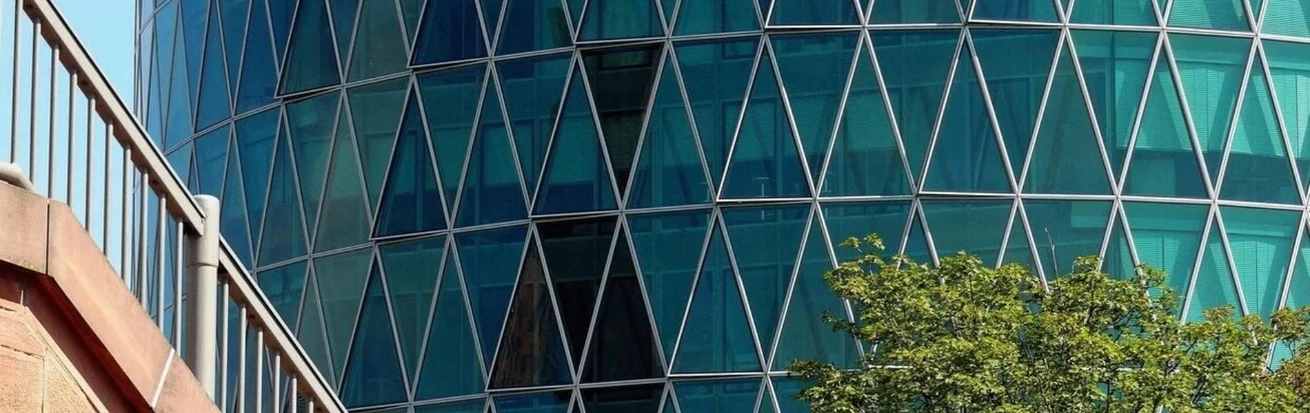 Üçgen Panel Cephe